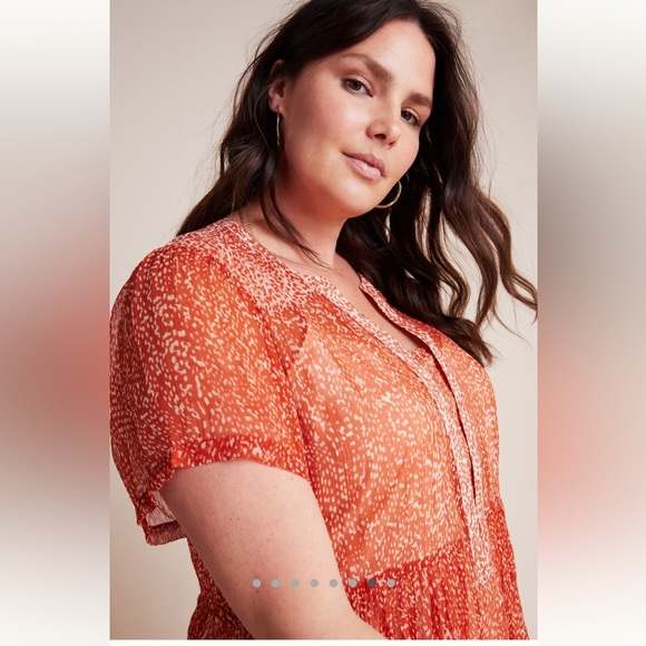 Pre-Loved Anthropologie Dress. Missing slip underneath - Picture 3 of 11